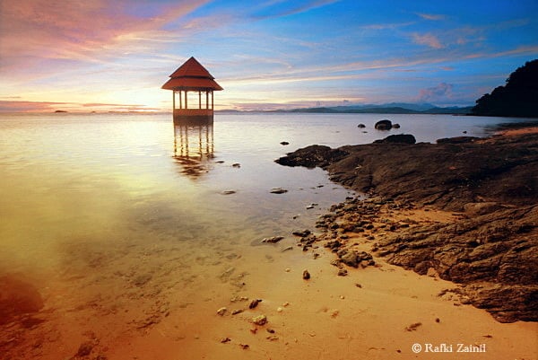 pemandangan senja di Pantai Carocok | image by Rifki Zainil