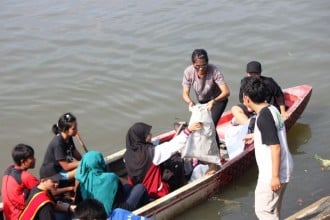 Pengumpulan sampah yang berhasil dikumpulkan dari Banjir Kanal atau Banda Bakali