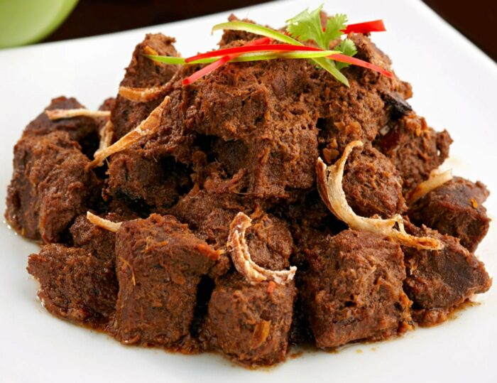 Rendang, Salah Satu Ikon Kuliner Nusantara | Foto: Deresep.com