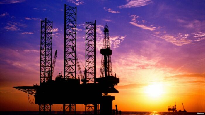 Harga Minyak mentah AS kembali mengalami penurunan hingga ke level USD 59,95 per barel pada perdagangan kamis (jum'at pagi waktu Indonesia).