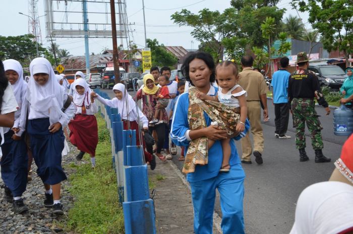 Simulasi Evakuasi Tsunami di Koto Tangah