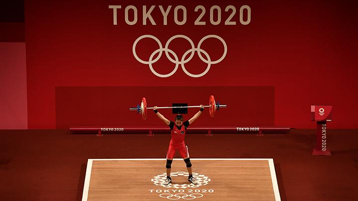 Lifter putri Indonesia, Windy Cantika Aisah, menjadi penyumbang medali pertama bagi tim Merah Putih dalam Olimpiade Tokyo (ist)