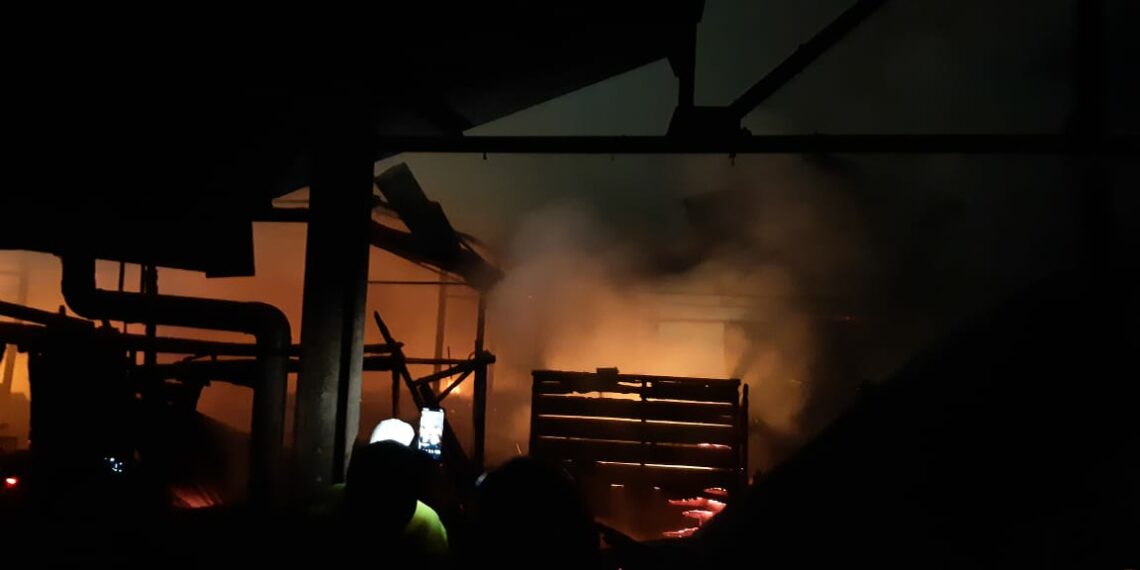 Video – 300 Kios Terbakar di Pasar Bawah Bukittinggi