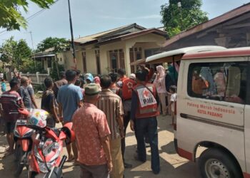 Jenazah korban hanyut Zikra (16) sampai di rumah duka (ist)