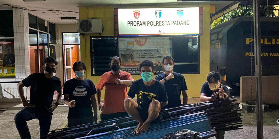 Tim Klewang Polresta Padang Tangkap Pencuri Rolling Door di Ganting
