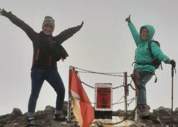 Dalam Usia 50 Tahun, Bankir BRI Padang Taklukkan Gunung Merapi