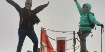 Dalam Usia 50 Tahun, Bankir BRI Padang Taklukkan Gunung Merapi