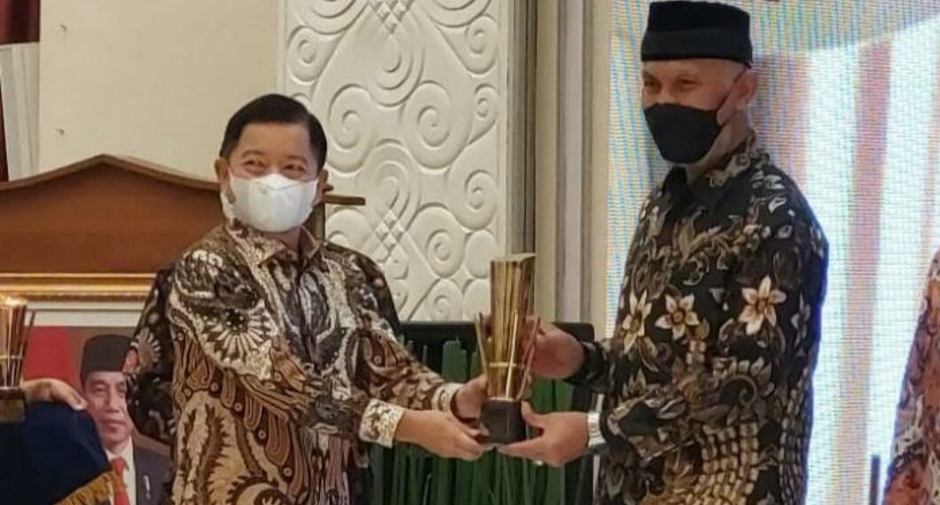 Sumbar Raih Peringkat 1 Terbaik Penghargaan Pembangunan Daerah