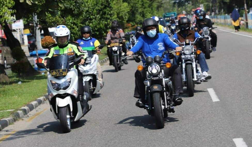 Hendri Septa dan Kombes Pol Imran Amir Touring Tinjau Gerai Vaksin di Kota Padang