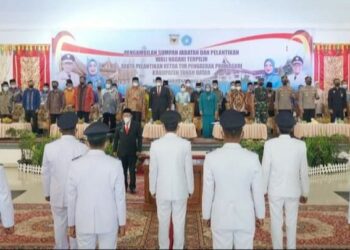 Lantik Wali Nagari Terpilih se-Tanah Datar, Bupati Eka Putra: Hati Hati Pengelolaan Dana Nagari