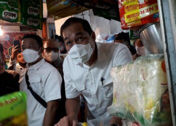Tinjau Suplai Minyak Goreng di Pasar Raya Padang, Mendag Sebut Indikasi Distribusi Macet