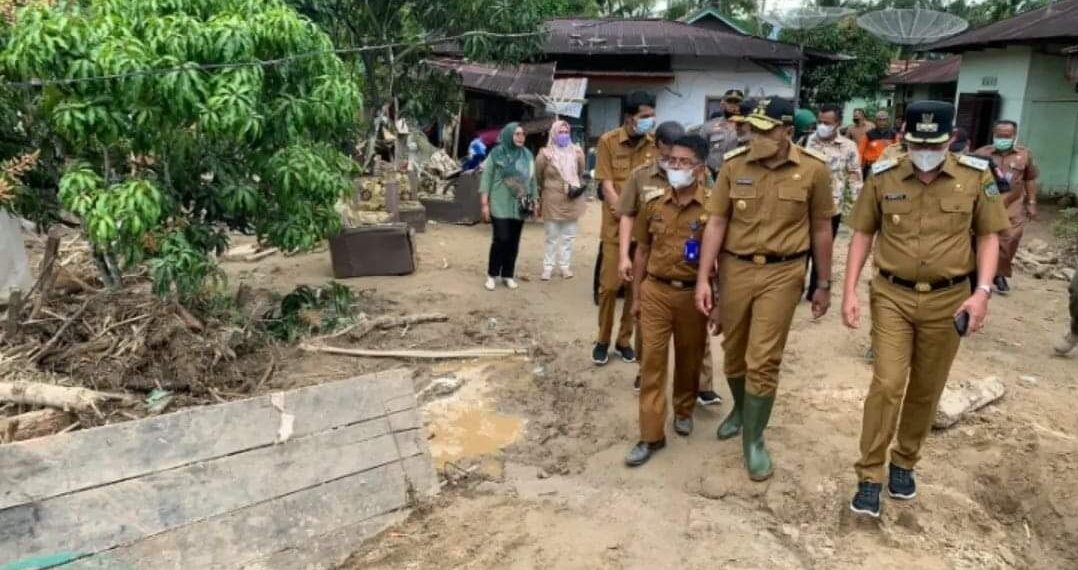 Tinjau Dampak Banjir di Pasaman, Wagub Gandeng Polres Usut Penyebab Banjir