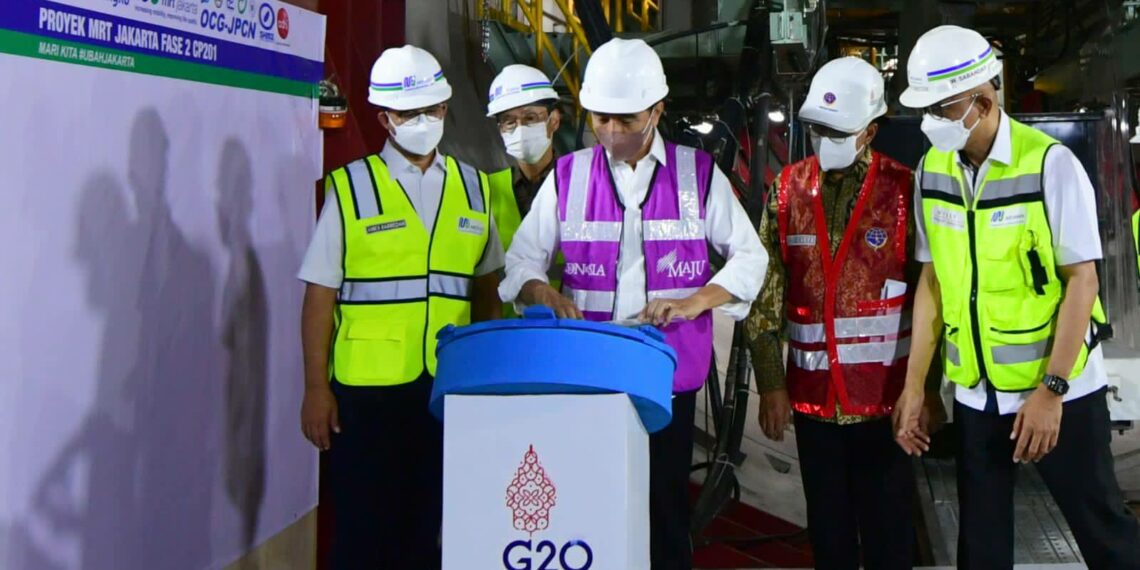 Bareng Anies Baswedan, Jokowi Tampak Kompak Luncurkan MRT Jakarta Fase 2
