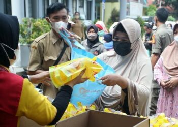 Sepanjang Sabtu, Pemkab Dharmasraya Gelar Dua Operasi Pasar Minyak Goreng