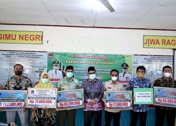 Camat se-Kota Padang Terima Simbolis Bonus Atlet Porkota 2021