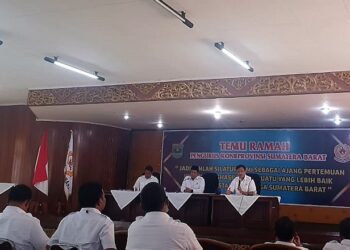 Plt Ketua Umum KONI Sumatera Barat Gelar Sosialisasi Langkah Strategis Keberlangsungan Organisasi Dengan 60-an Orang Pengurus