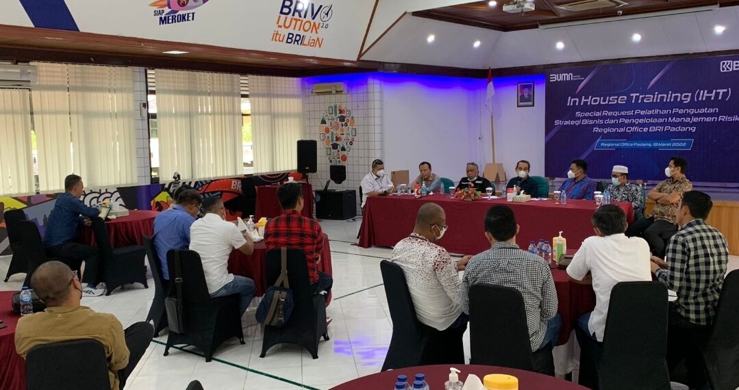 In House Training, BRI RO Padang Hadirkan Pimpinan Media di Sesi Diskusi