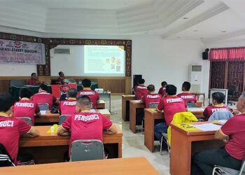 Dimulai Jum’at Malam, 16 Orang Peserta Ikuti Sertifikasi Pelatih, Wasit dan Pengawas Pertandingan Street Soccer di Padang