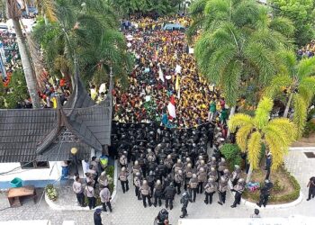 Aksi Mahasiswa di DPRD Sumbar Tetiba Rusuh Karena Ini