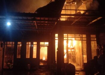 Kebakaran Satu Rumah di Pemukiman Padat Penduduk, Beruntung Api Tak Menjalar ke Bangunan Lain