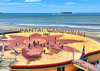 Isi Libur Lebaran Tahun Ini dengan Pesta Pantai Kota Pariaman, Segini Tarif Tiket Masuk dan Parkir Sesuai Perda