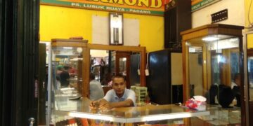 Menjelang Idul Fitri 1443 H, Penjualan Emas di Pasar Lubuk Buaya Belum Ada Peningkatan Pembelian