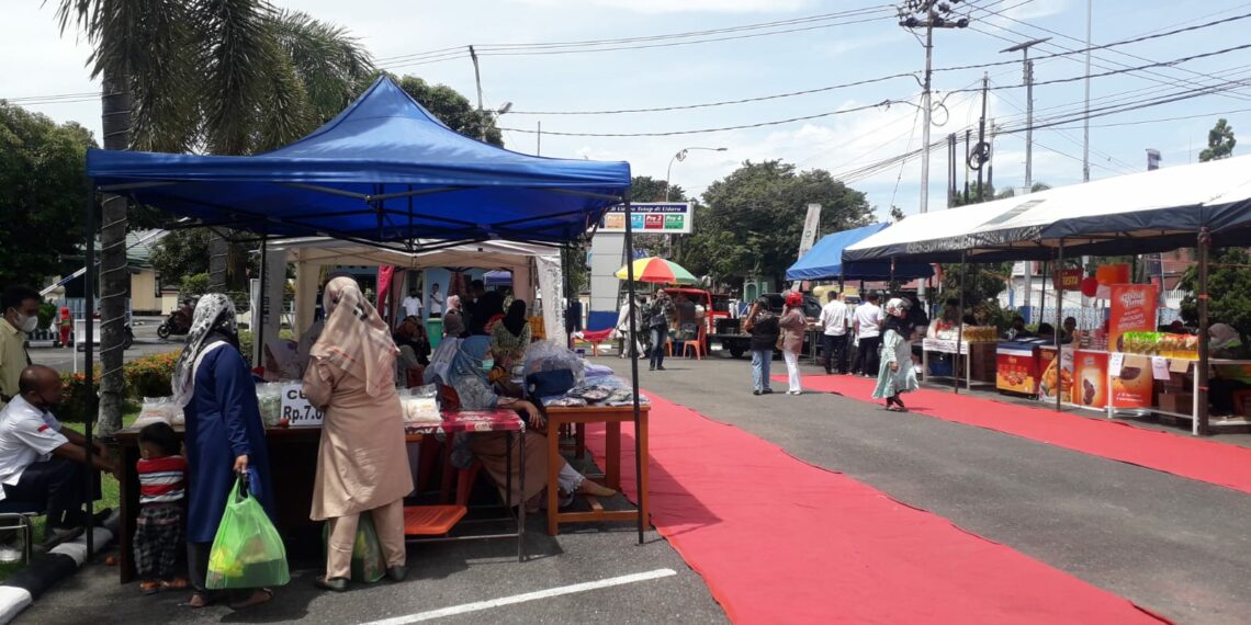 Gaet Sejumlah Pihak, RRI Padang Gelar Pasar Murah, Bertajuk Belanja Bijak Produk Lokal dan Rawat Rupiah