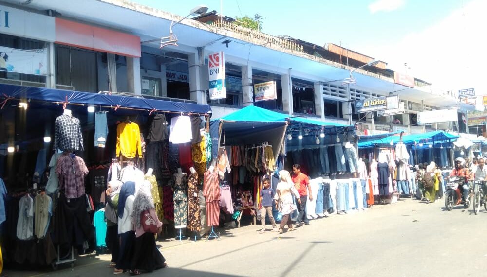 Pasar Raya Padang Mulai Dipadati Warga yang Ingin Membeli Perlengkapan Lebaran