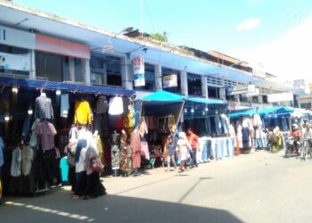 Pasar Raya Padang Mulai Dipadati Warga yang Ingin Membeli Perlengkapan Lebaran