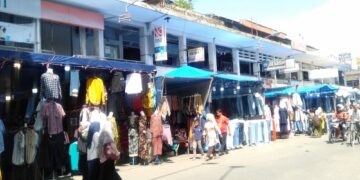 Pasar Raya Padang Mulai Dipadati Warga yang Ingin Membeli Perlengkapan Lebaran