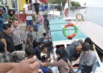 Terpaksa Bermalam Karena Badai, 71 Wisatawan Berhasil Dievakuasi dari Pulau Angso Duo