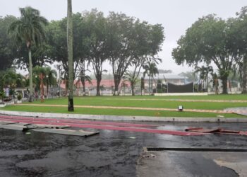 Hujan Deras di Padang, Pelaksanaan Salat Ied di Halaman Kantor Gubernur Dipindah ke Masjid Raya