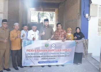 Pemko Padang Panjang Serahkan Bantuan Hibah Untuk Pontren Kauman Muhammadyah