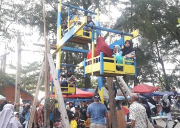 Sempat Hilang Selama Pandemi, Permainan Klasik Buayan Kaliang Muncul Kembali di Festival Pantai Pariaman