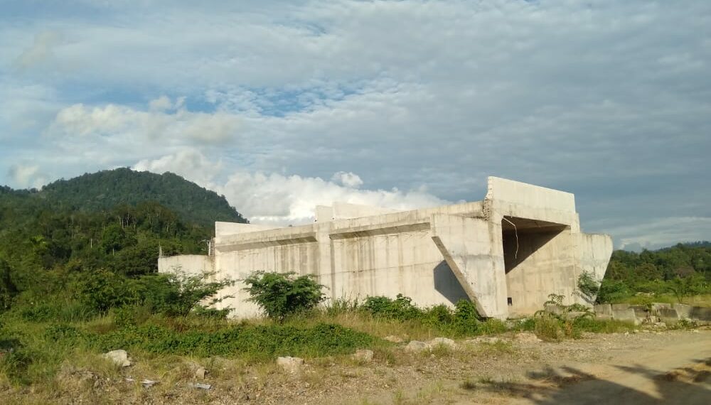 Pengerjaan Tol Padang-Pekanbaru Belum Selesai, Warga Keluhkan Akses Jalan Rusak saat Hujan Turun.