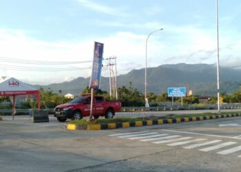 Banyak Masyarakat Ingin Masuk ke Kawasan Pengerjaan Tol Padang-Pekanbaru, Petugas Berlakukan Keamanan Secara Ketat di Pintu Masuk