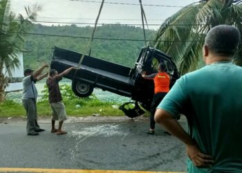 Satu Unit Mobil Pick Up Terjun ke Laut di Padang, Begini Kronologinya