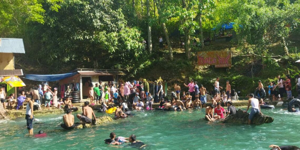 Pengunjung Objek Wisata Mato Aia di Paninggahan Solok Membludak
