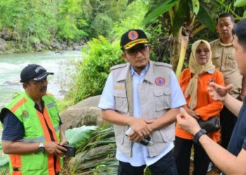 Wako Hendri Septa Turut Serta Cari Tiga Pelajar SMK Korban Hanyut di Lubuak Tongga