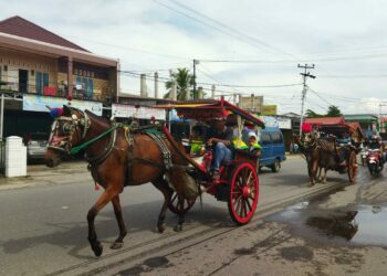 Kenalkan Angkutan Tradisonal, TK Alam Diniyah Kota Solok Wisuda dengan Arak Bendi