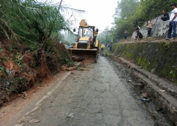 Setelah Ditutup Akibat Longsor, Jalur Padang-Solok Akhirnya Dapat Dilalui Kembali