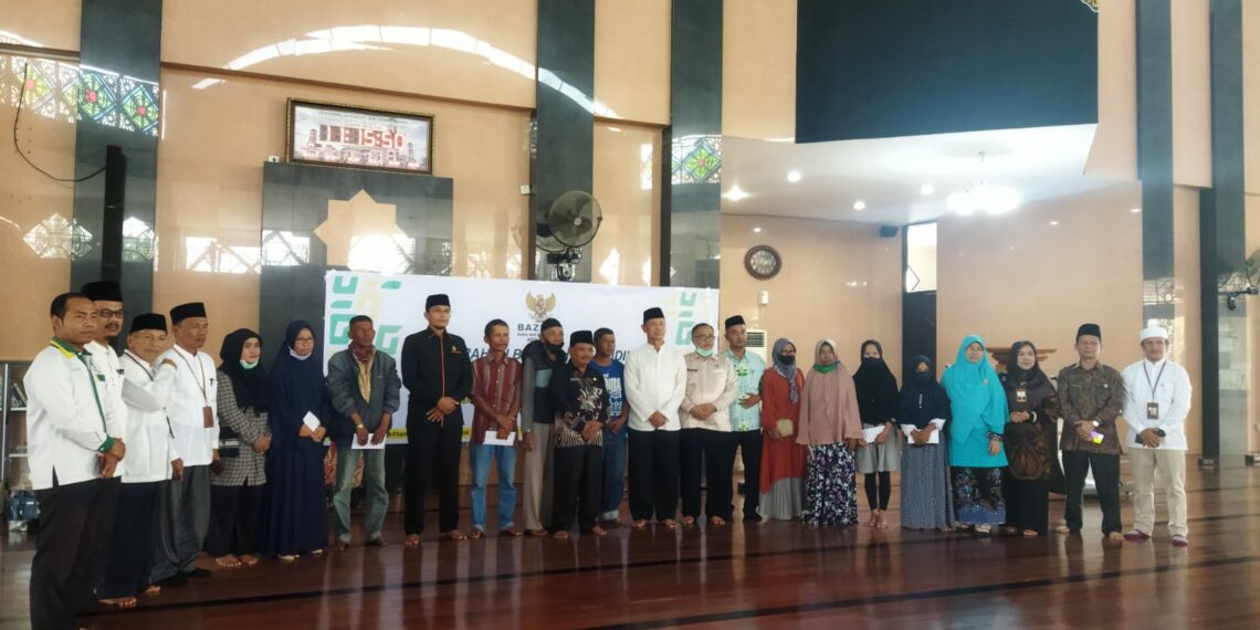 Warga Sambut Baik Penyerahan Bantuan Pendidikan Tingkat SD dan SMP Oleh Baznas Kota Solok