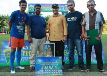 Saksikan Langsung Kopi Mos FC Rebut Piala Bergilir Danyonif 133/YS, Wabup Agam Irwan Fikri Apresiasi Prestasi Tim Kebanggaan Matua