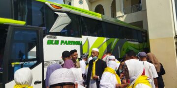 Cerita Haru Jemaah Haji Kabupaten Solok Saat Penyambutan Kepulangannya di Islamic Center Koto Baru