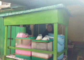 Kisah Cendol Angker Mak Uniang yang Telah Jualan hingga Puluhan Tahun di Pasar Raya Solok