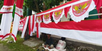 Jelang HUT ke-77 RI, Penjual Bendera Mulai Bermunculan di Kota Solok