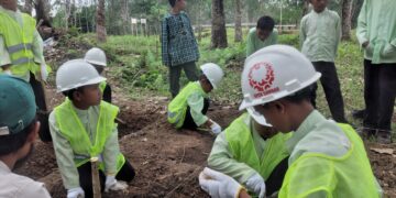 Puluhan Pelajar Belajar Menggali Gundukan Bekas Candi Pulau Sawah di Dharmasraya, Upaya Penyelamatan Cagar Budaya