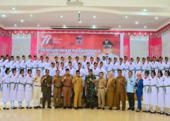 Wako Hendri Septa Kukuhkan 52 Personil Paskibraka Kota Padang