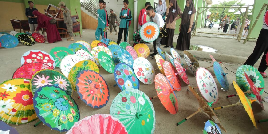 Ada Lomba Lukis Payung nan Cantik di Solok, Begini Penampakan Karya Peserta dari Pelajar SD dan SMP Kota Solok itu