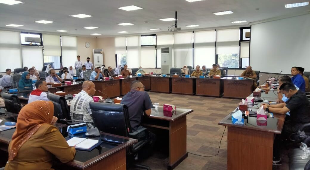 Pihak Sekolah Dinilai Tak Adil Kepada Siswa, Ratusan Wali Murid SMA 1 Padang Mengadu ke DPRD Sumbar